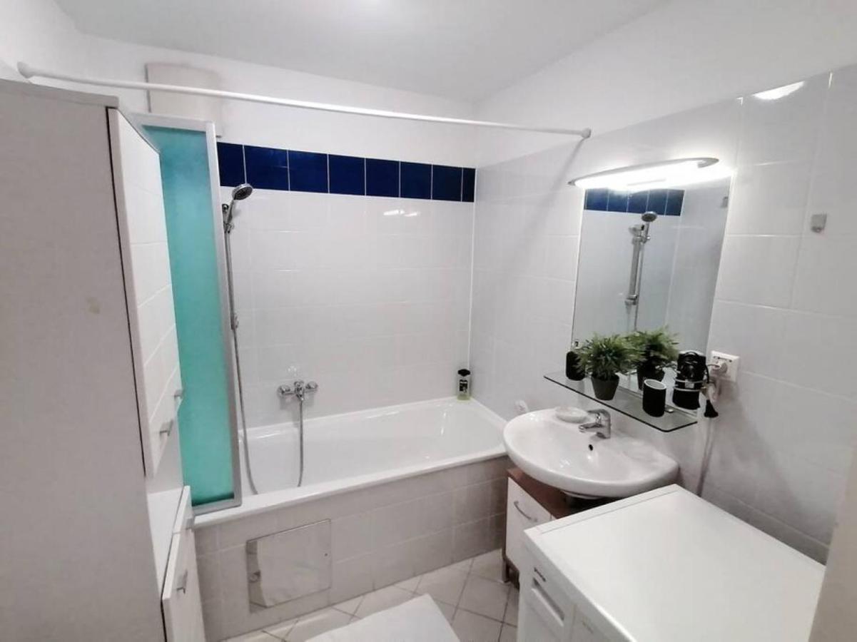 Nd Exquisites Wundervolles Ruhiges Terrassenapartment Mit Garage Wina Bagian luar foto