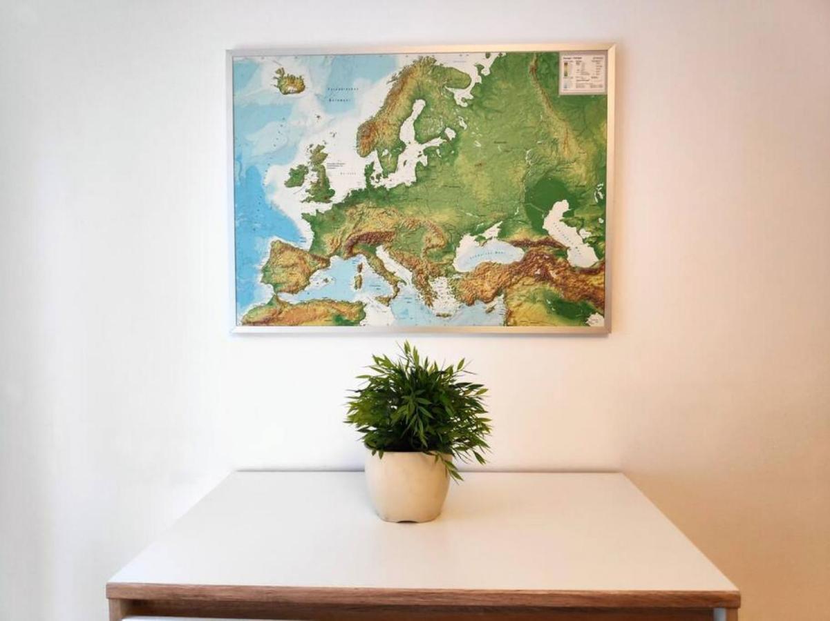Nd Exquisites Wundervolles Ruhiges Terrassenapartment Mit Garage Wina Bagian luar foto