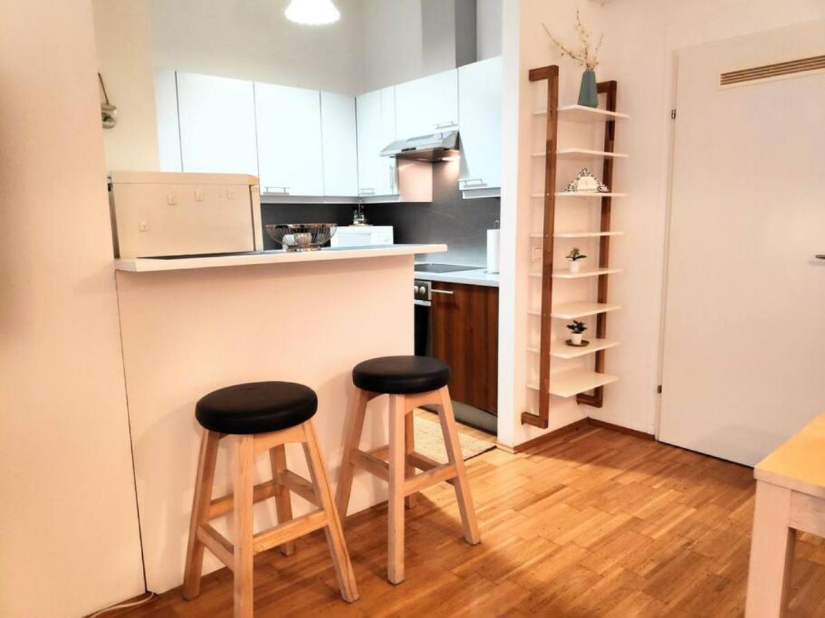 Nd Exquisites Wundervolles Ruhiges Terrassenapartment Mit Garage Wina Bagian luar foto