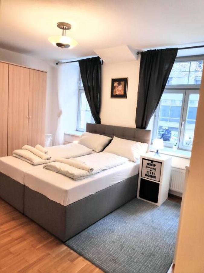 Nd Exquisites Wundervolles Ruhiges Terrassenapartment Mit Garage Wina Bagian luar foto
